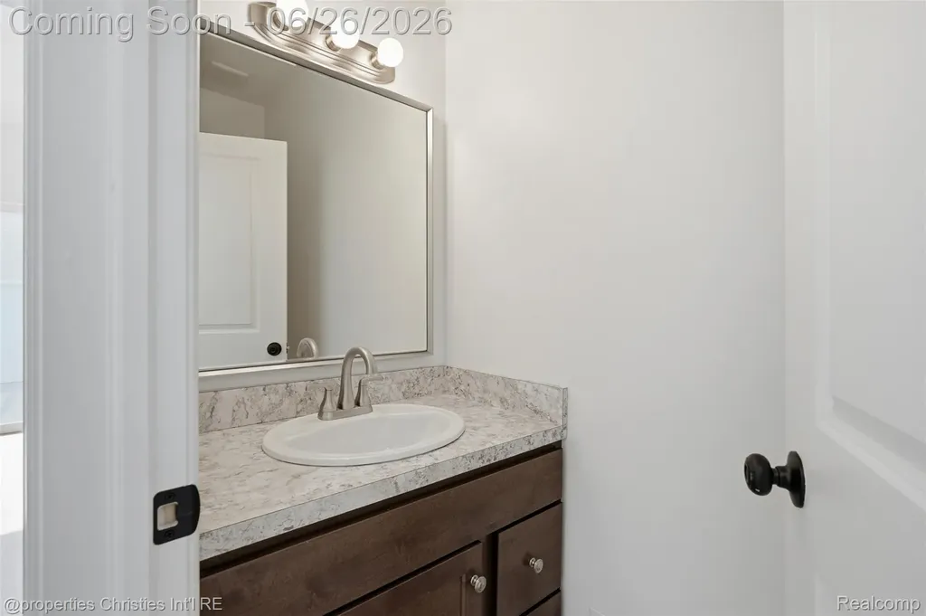 27824 Groveland Street Madison Heights City MI 48071