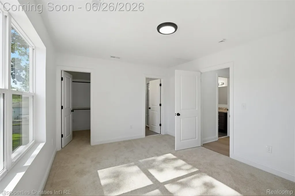 27824 Groveland Street Madison Heights City MI 48071