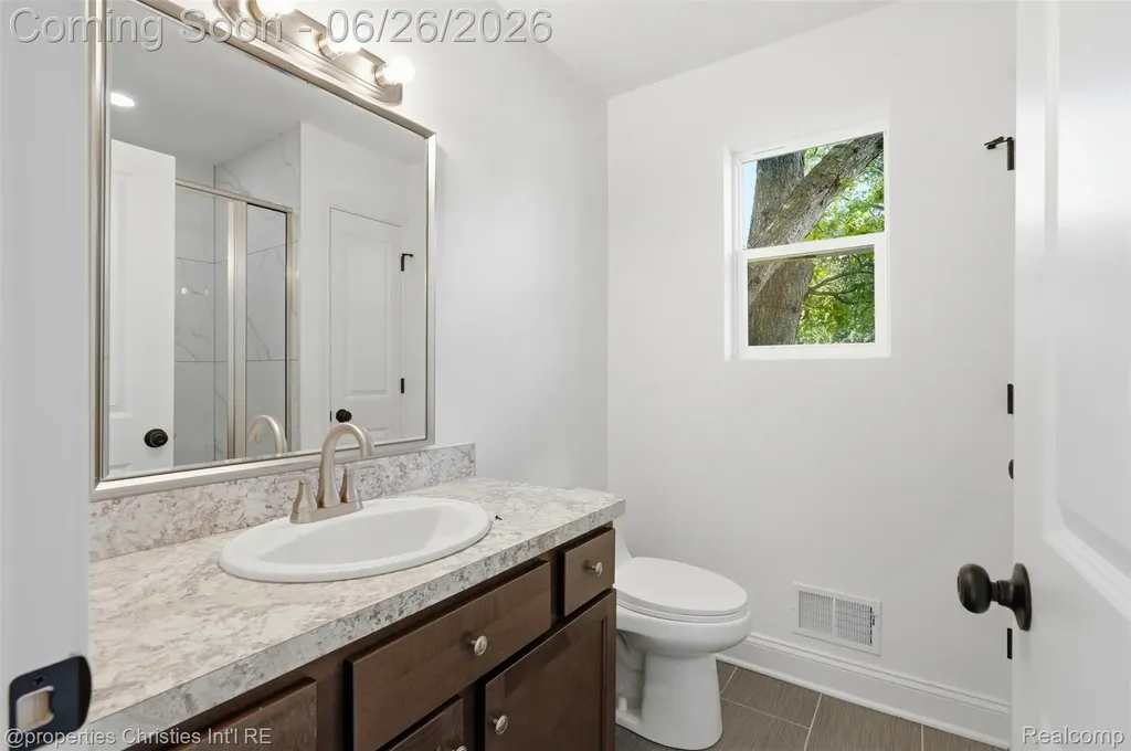 27824 Groveland Street Madison Heights City MI 48071