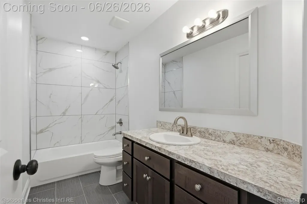 27824 Groveland Street Madison Heights City MI 48071