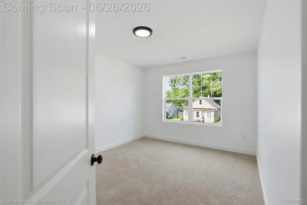 27824 Groveland Street Madison Heights City MI 48071