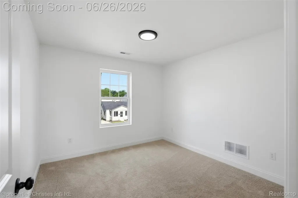 27824 Groveland Street Madison Heights City MI 48071