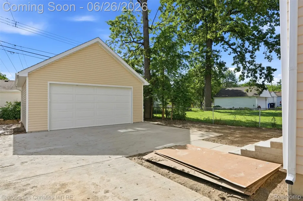 27824 Groveland Street Madison Heights City MI 48071