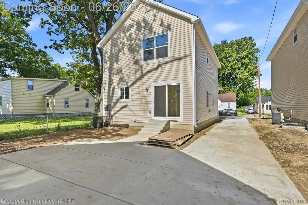 27824 Groveland Street Madison Heights City MI 48071