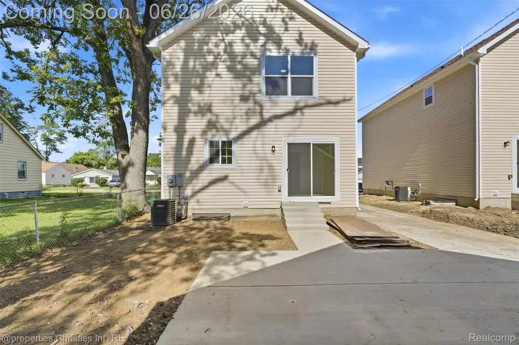 27824 Groveland Street Madison Heights City MI 48071