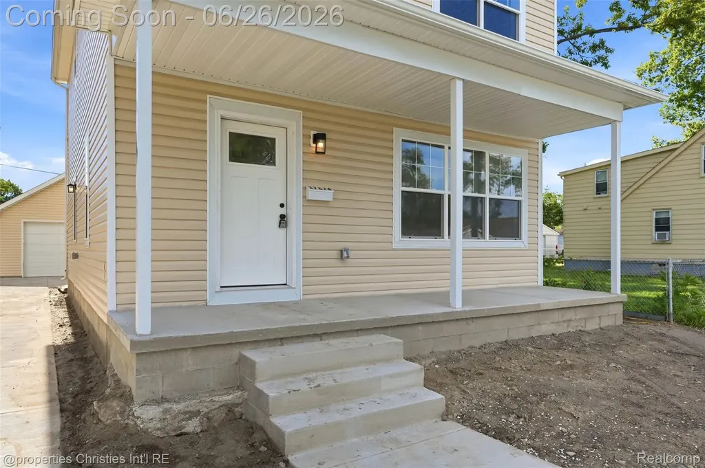 27824 Groveland Street Madison Heights City MI 48071