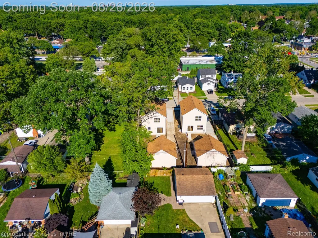 27824 Groveland Street Madison Heights City MI 48071