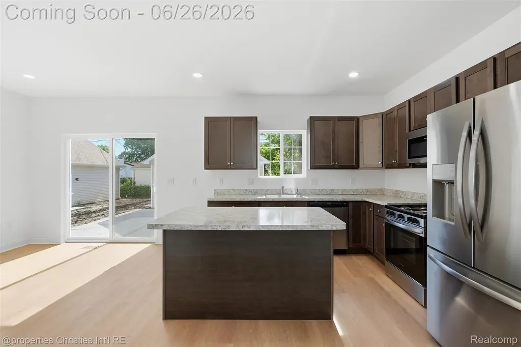 27824 Groveland Street Madison Heights City MI 48071