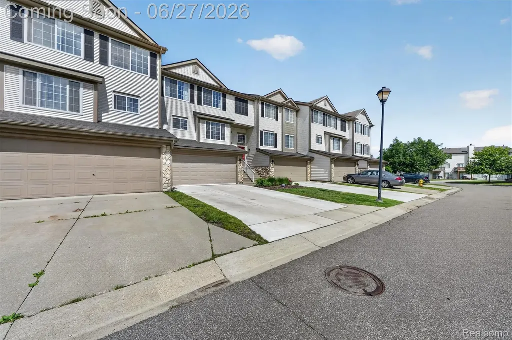 217 Oak Ridge Drive Pontiac City MI 48341
