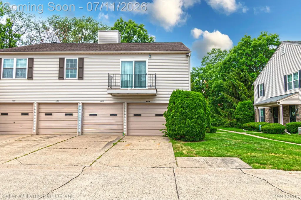 44524 N Bunker Hill Drive Clinton Charter Township MI 48038