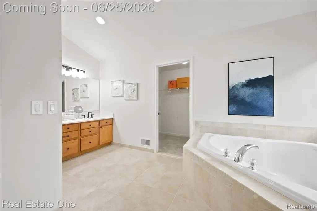 3465 Everett Drive Rochester Hills City MI 48307