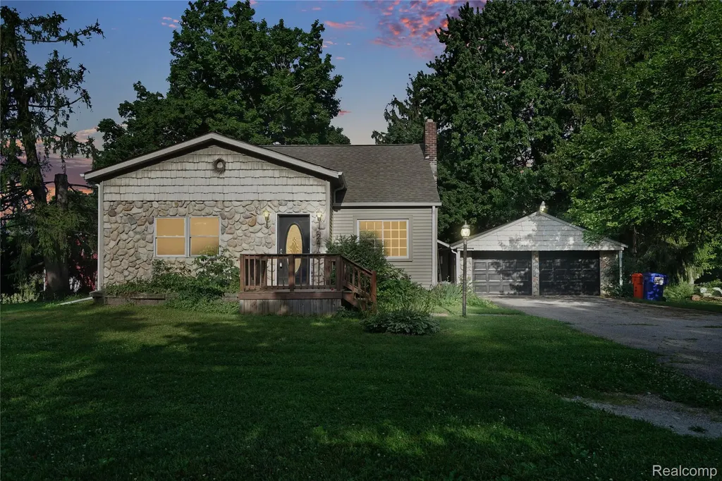 2476 Vandekarr Road Caledonia Charter Township MI 48867