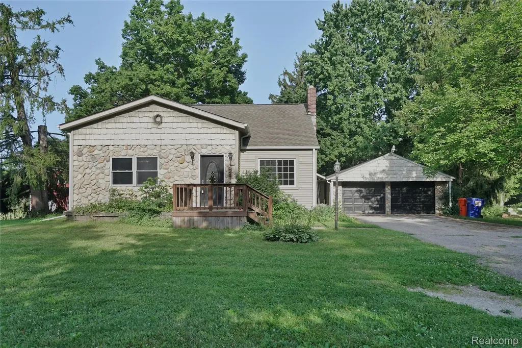2476 Vandekarr Road Caledonia Charter Township MI 48867