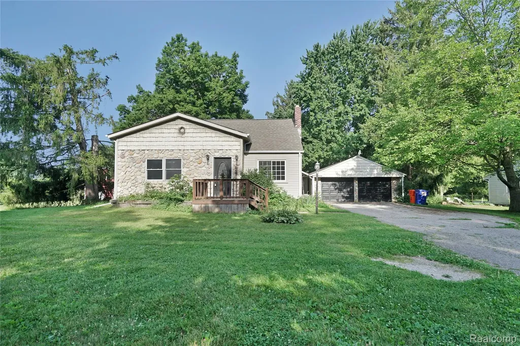 2476 Vandekarr Road Caledonia Charter Township MI 48867