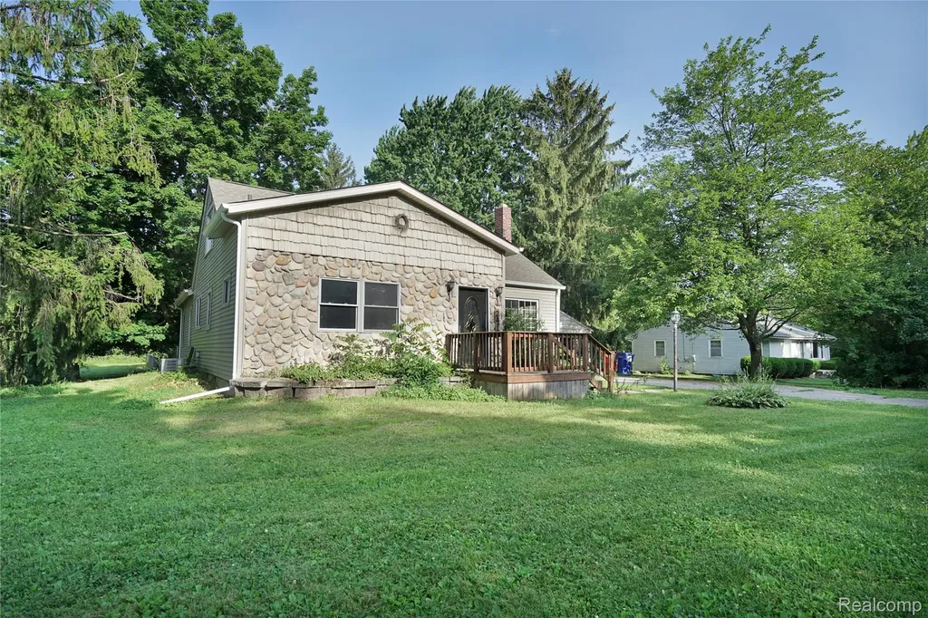 2476 Vandekarr Road Caledonia Charter Township MI 48867