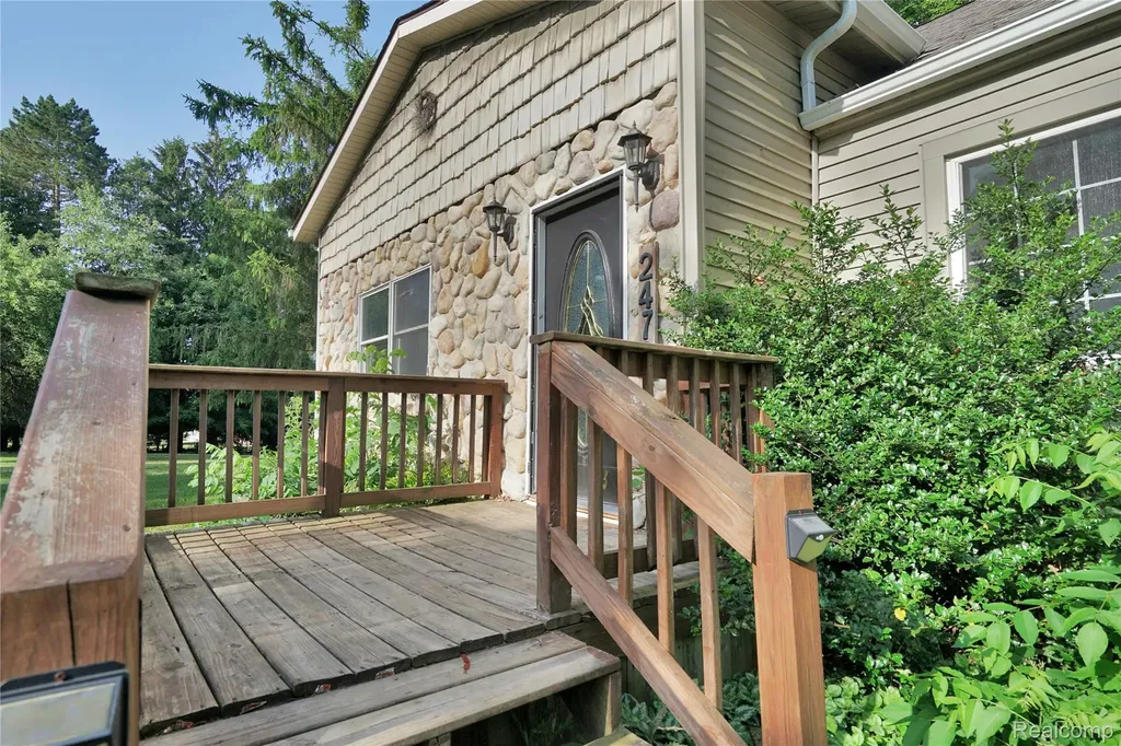 2476 Vandekarr Road Caledonia Charter Township MI 48867