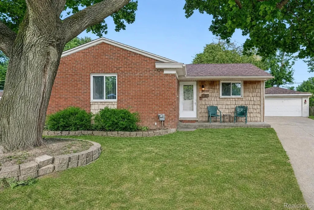 29805 Malvern Street Westland City MI 48185