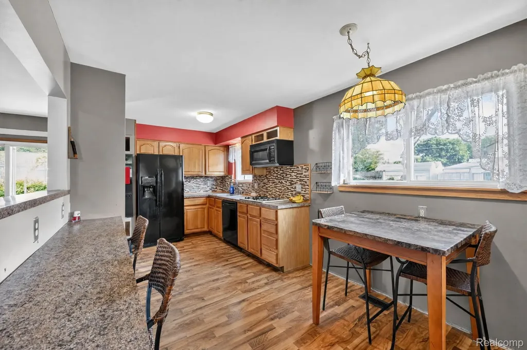 29805 Malvern Street Westland City MI 48185