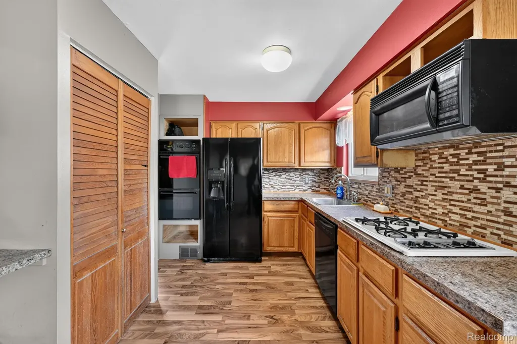 29805 Malvern Street Westland City MI 48185