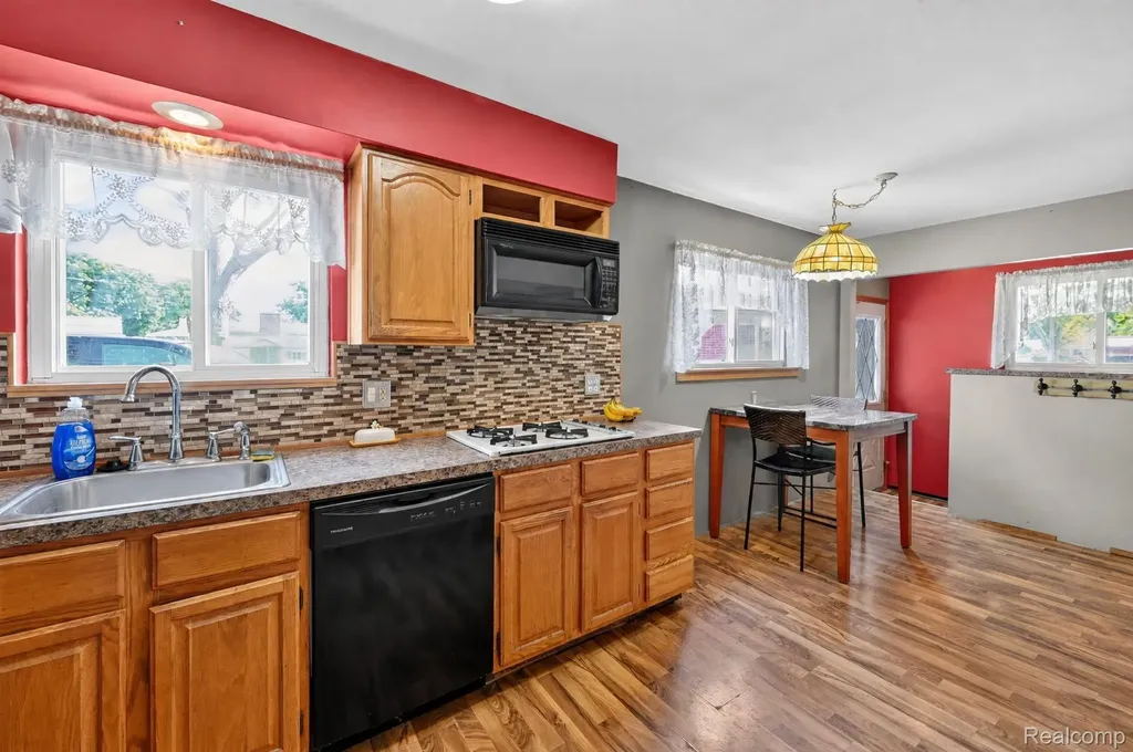 29805 Malvern Street Westland City MI 48185