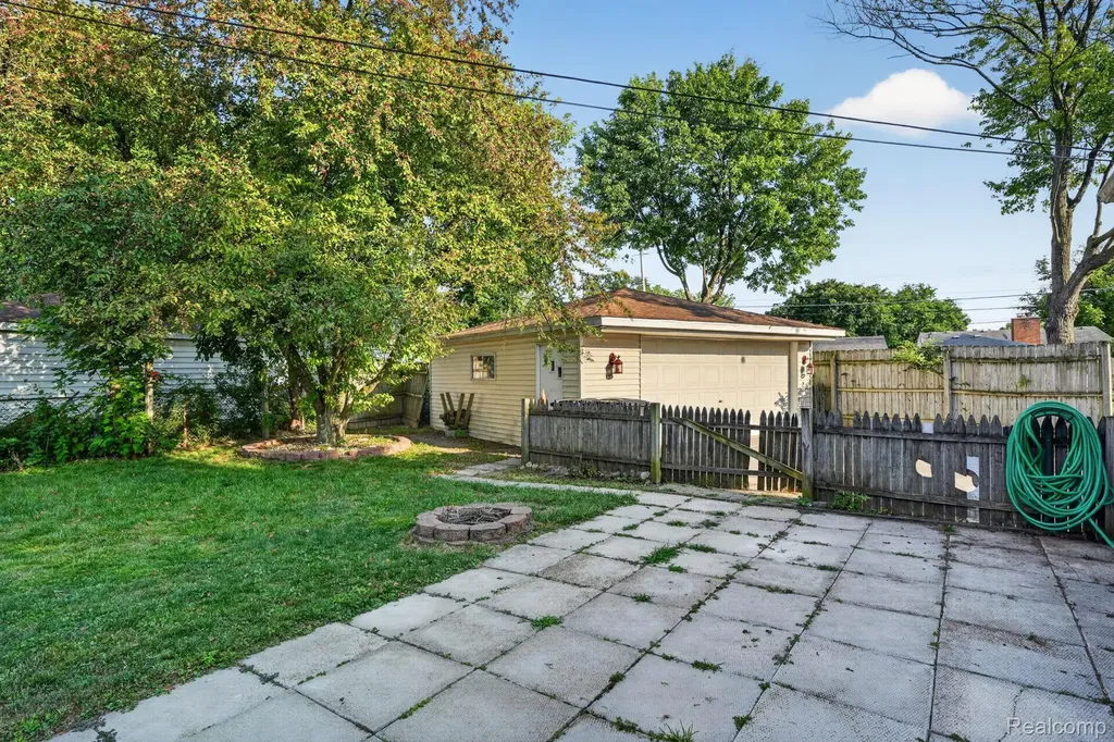 29805 Malvern Street Westland City MI 48185