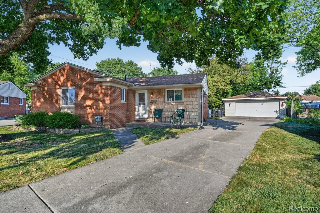 29805 Malvern Street Westland City MI 48185