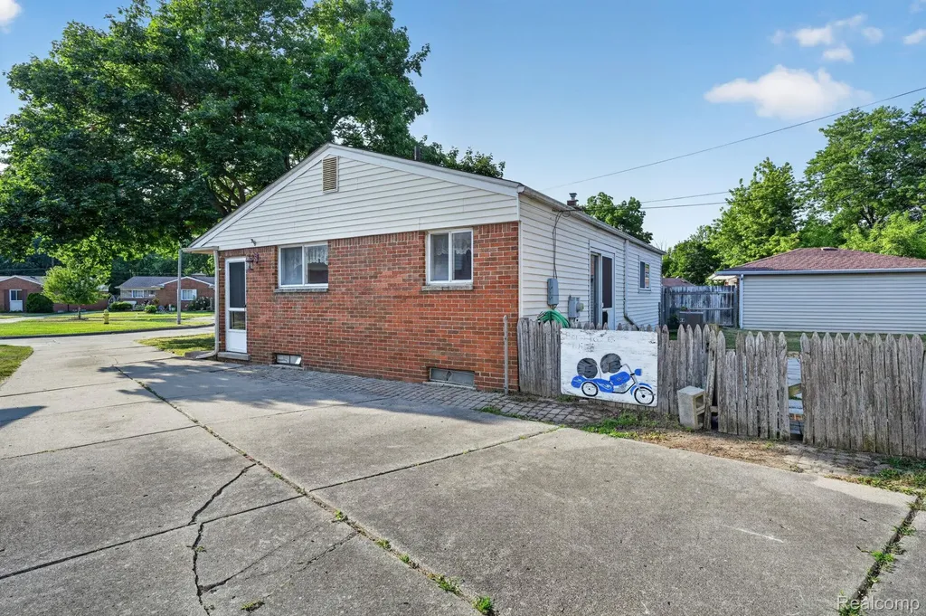 29805 Malvern Street Westland City MI 48185