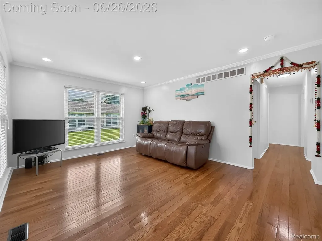 39613 Village Wood Lane Novi City MI 48375