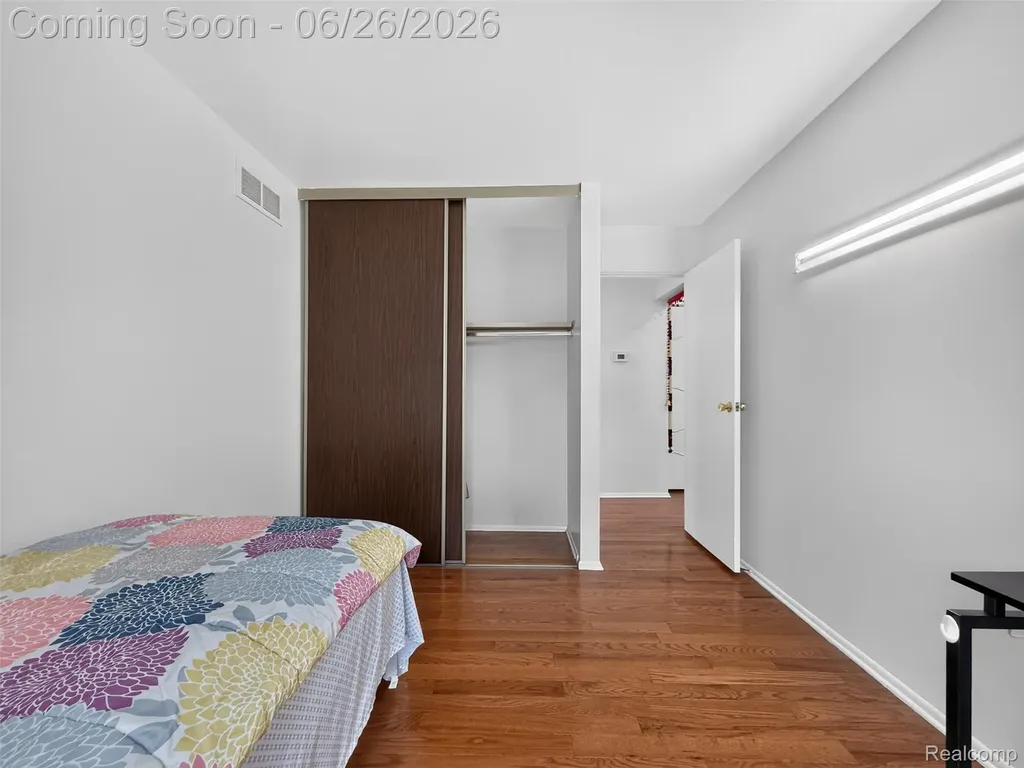 39613 Village Wood Lane Novi City MI 48375