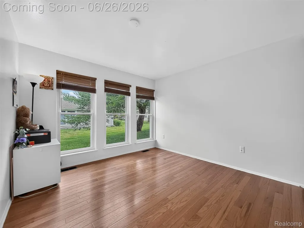39613 Village Wood Lane Novi City MI 48375