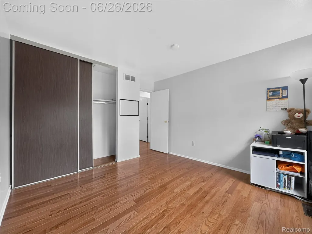 39613 Village Wood Lane Novi City MI 48375