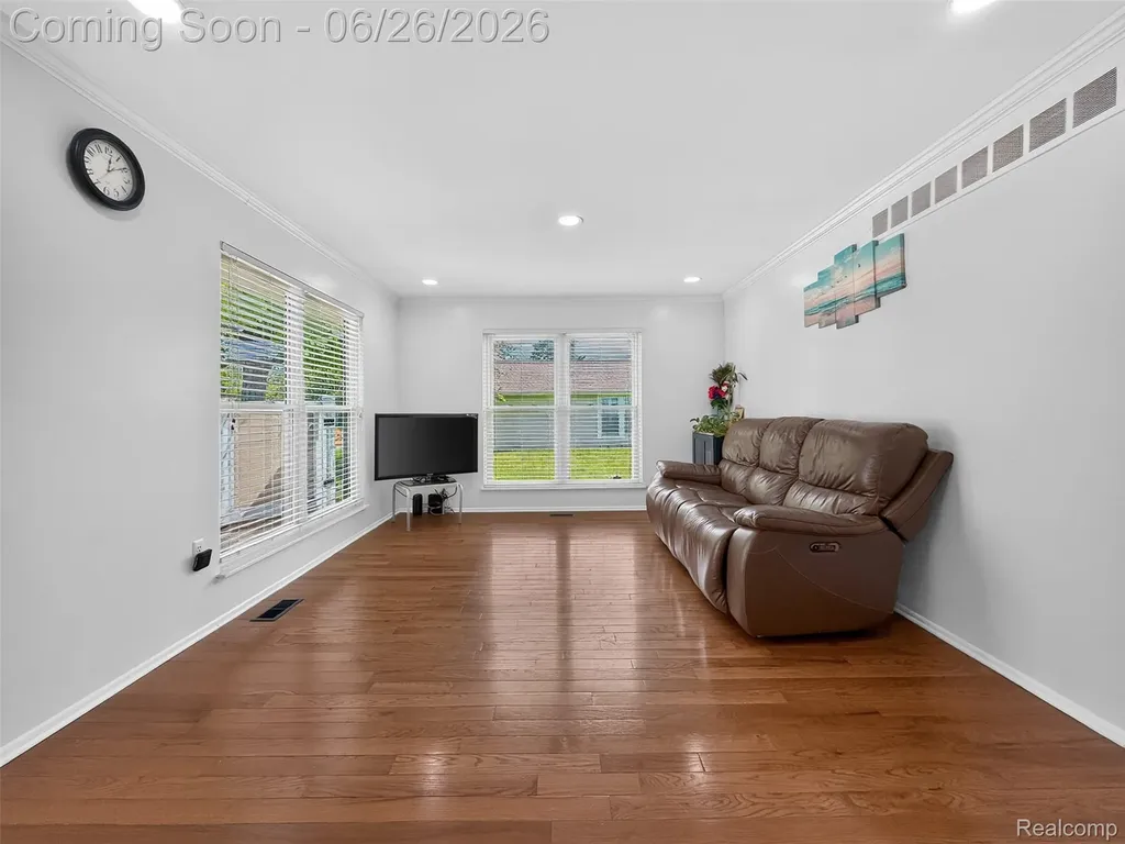 39613 Village Wood Lane Novi City MI 48375
