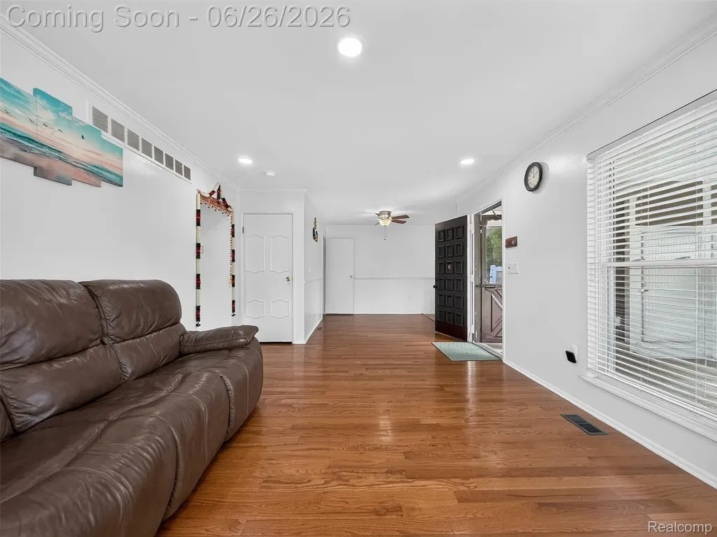 39613 Village Wood Lane Novi City MI 48375