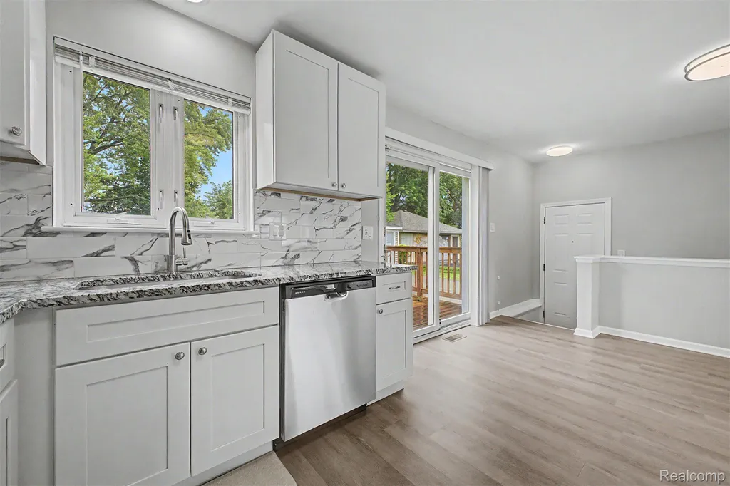 15516 Green Lane Avenue Livonia City MI 48154