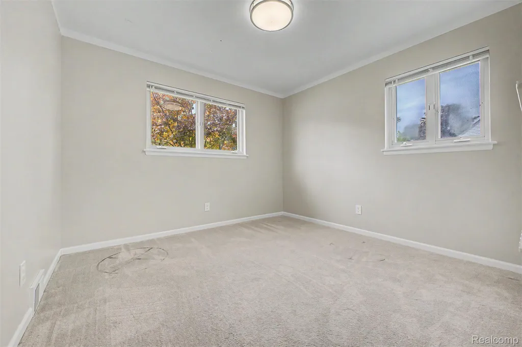 15516 Green Lane Avenue Livonia City MI 48154