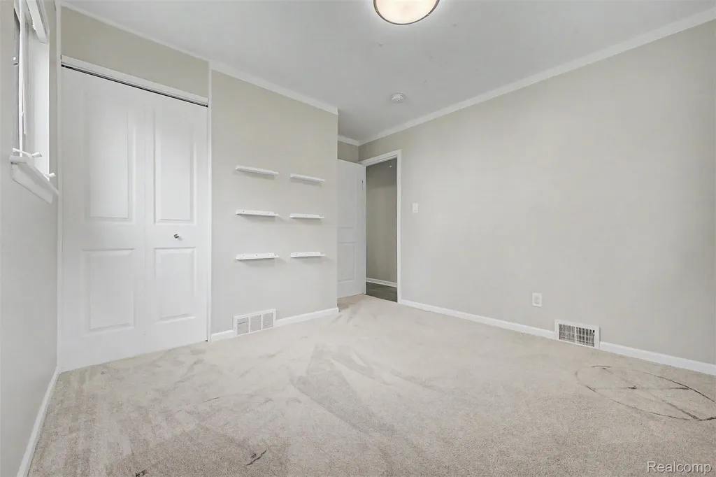 15516 Green Lane Avenue Livonia City MI 48154