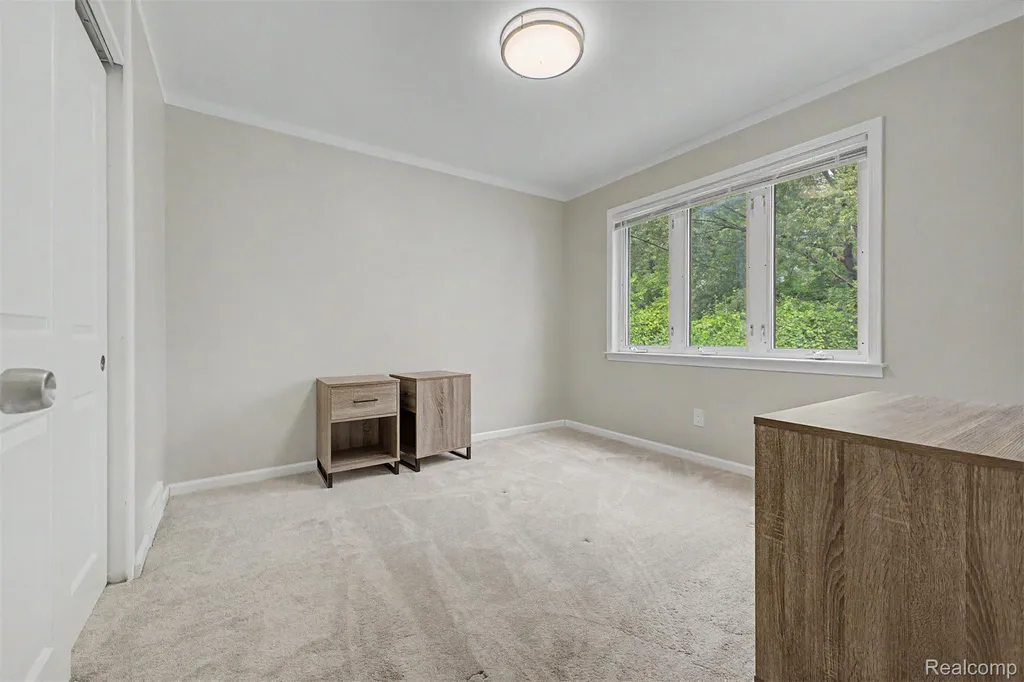 15516 Green Lane Avenue Livonia City MI 48154