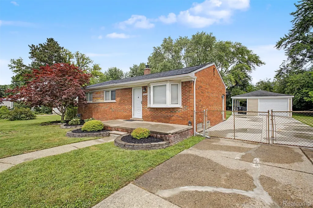 15516 Green Lane Avenue Livonia City MI 48154