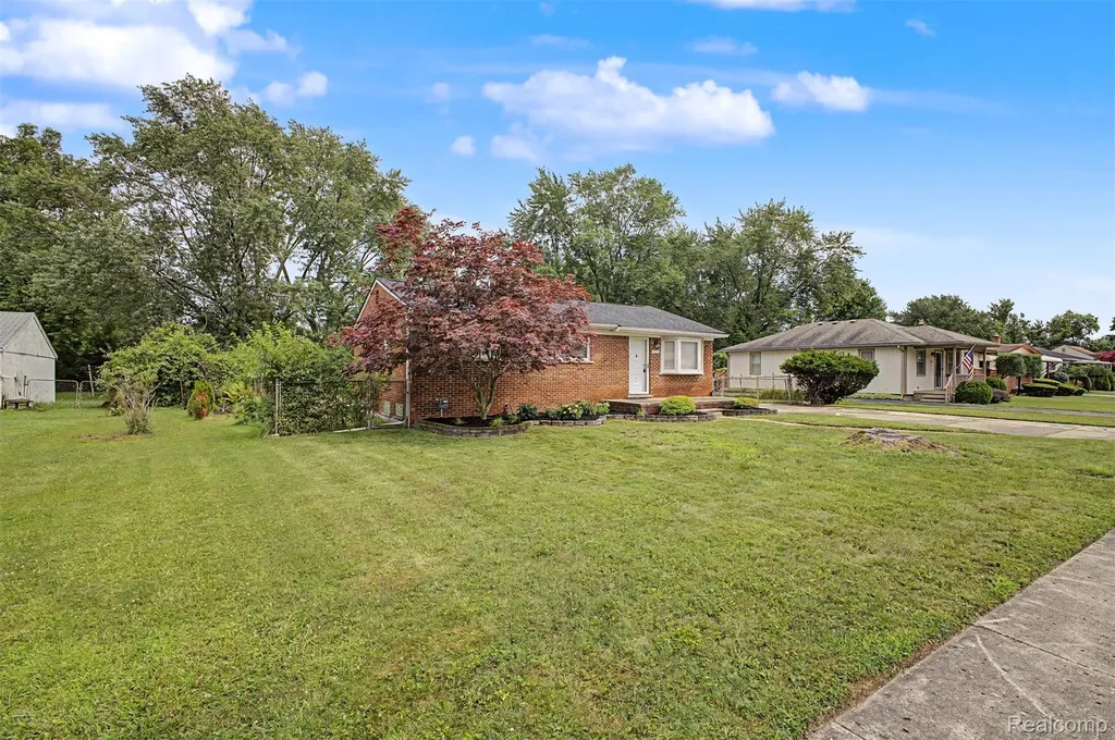 15516 Green Lane Avenue Livonia City MI 48154