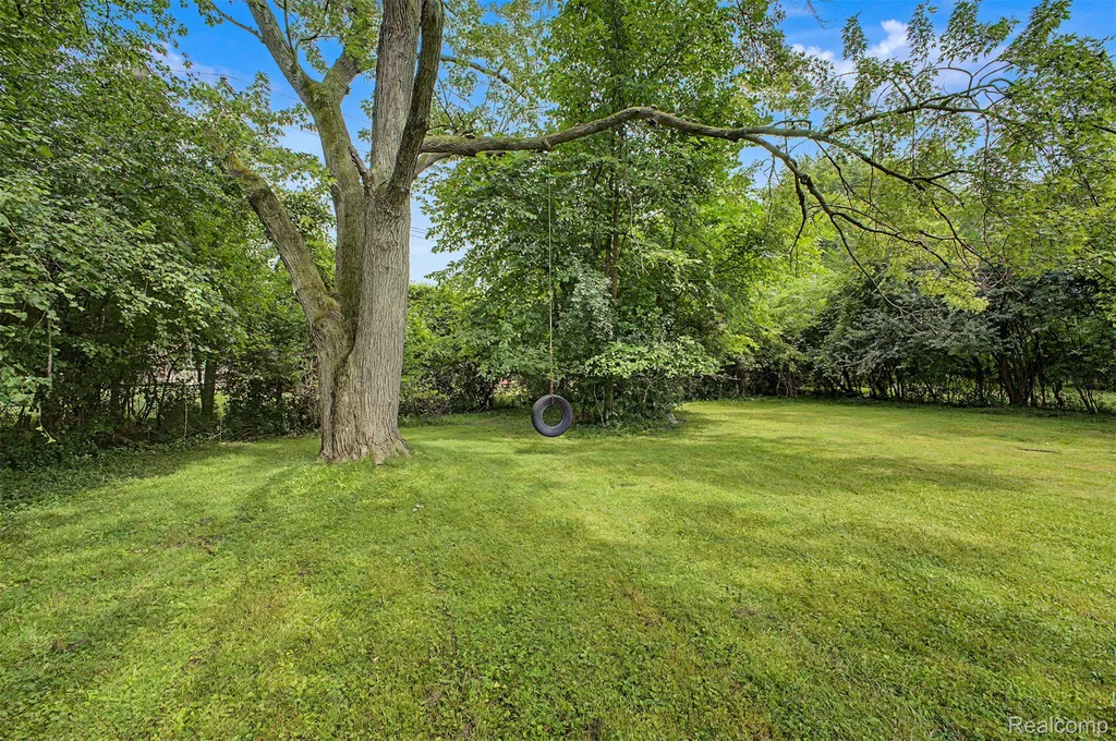 15516 Green Lane Avenue Livonia City MI 48154