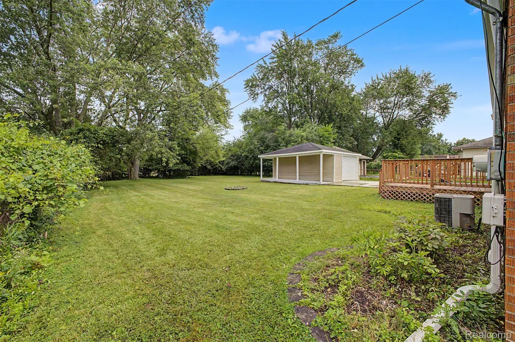 15516 Green Lane Avenue Livonia City MI 48154