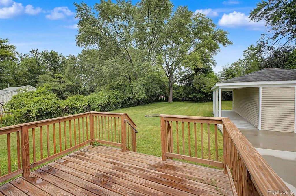 15516 Green Lane Avenue Livonia City MI 48154