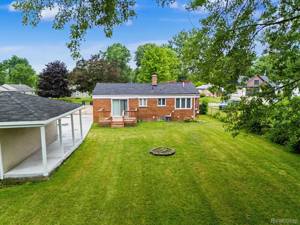 15516 Green Lane Avenue Livonia City MI 48154
