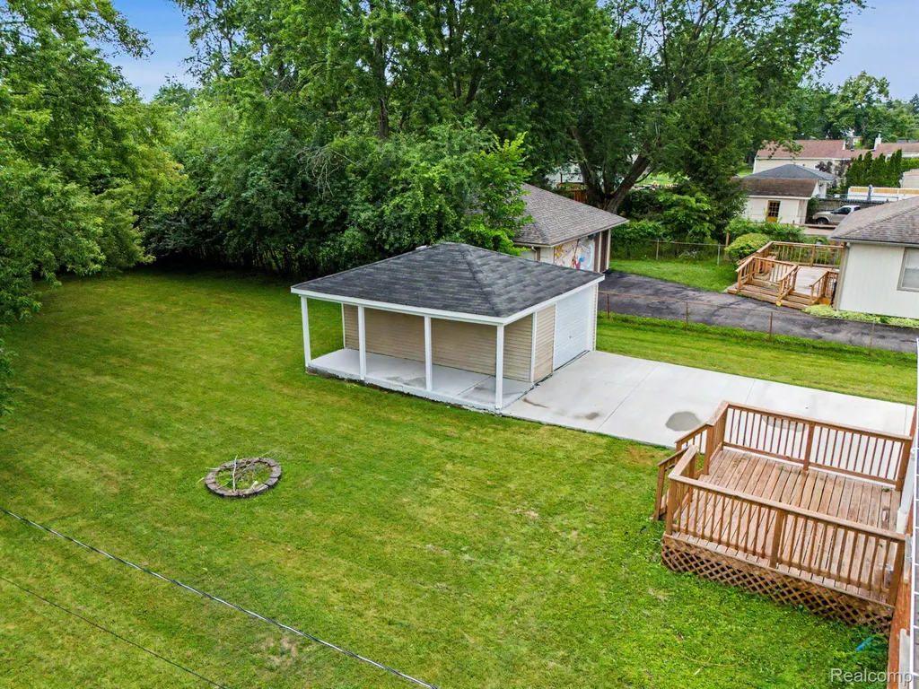 15516 Green Lane Avenue Livonia City MI 48154