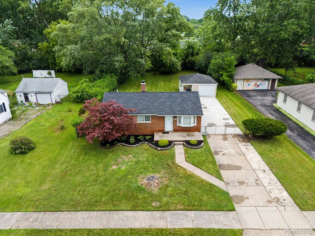 15516 Green Lane Avenue Livonia City MI 48154