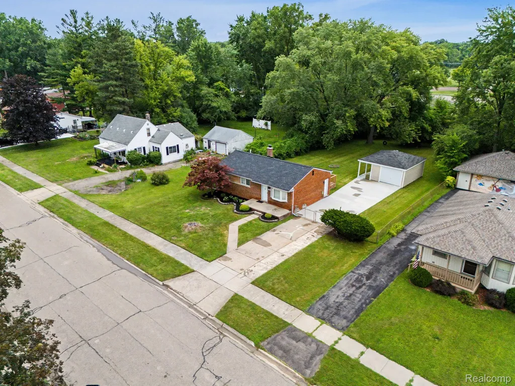 15516 Green Lane Avenue Livonia City MI 48154