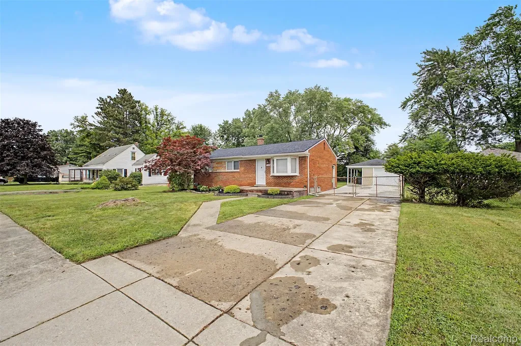 15516 Green Lane Avenue Livonia City MI 48154