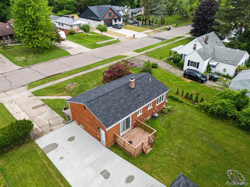 15516 Green Lane Avenue Livonia City MI 48154