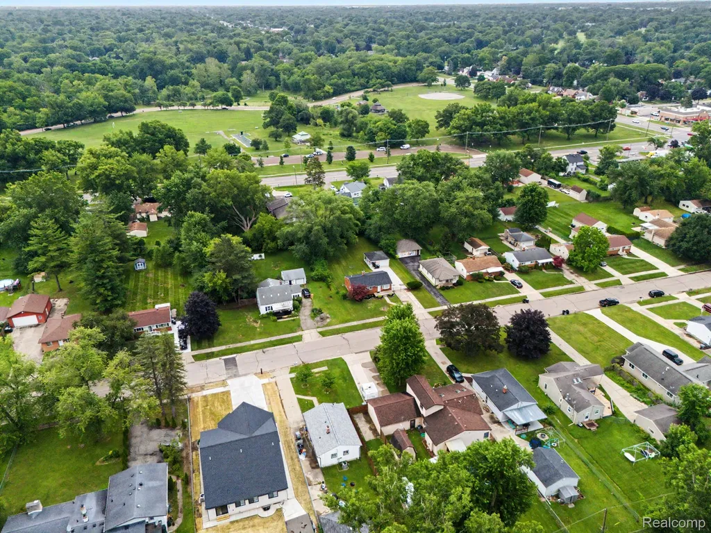15516 Green Lane Avenue Livonia City MI 48154