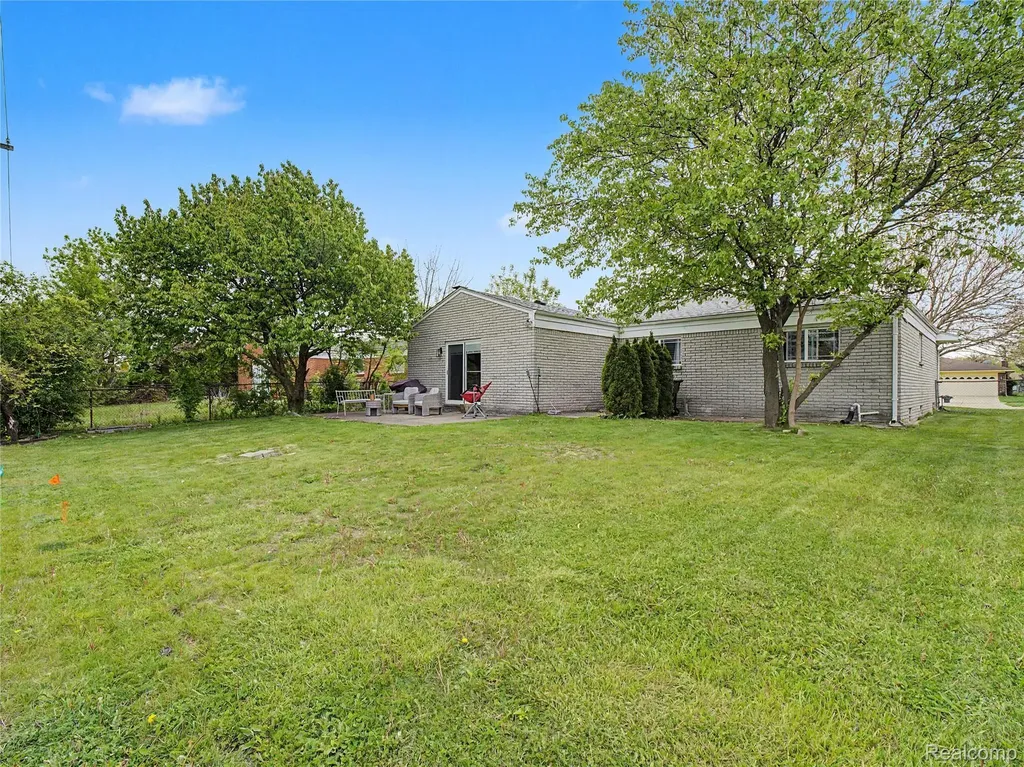 2419 Fox Hill Drive Sterling Heights City MI 48310
